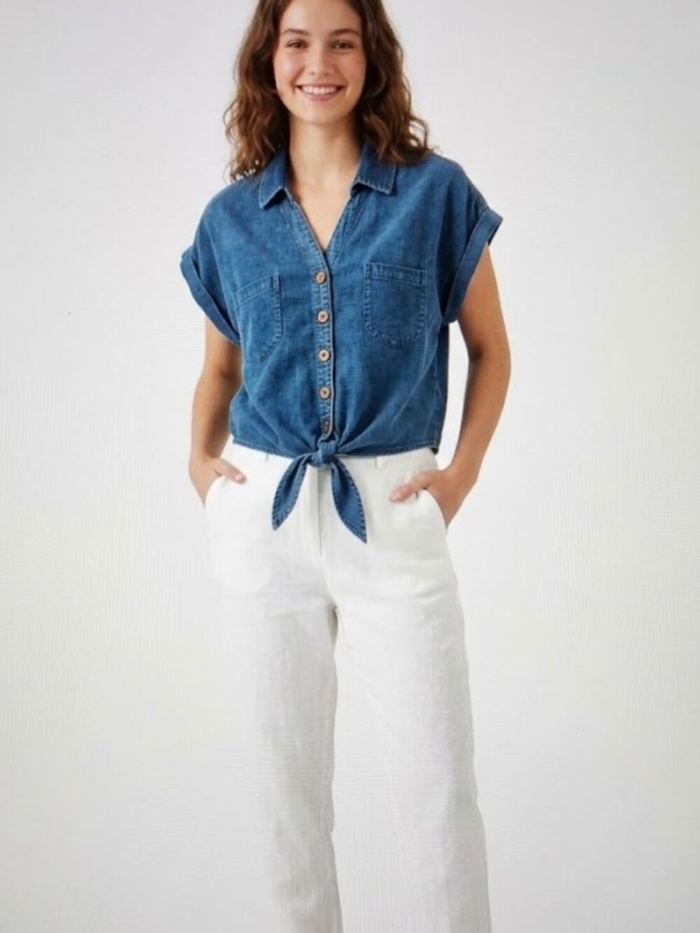 ✨ Effortless Casual Chic: Short-Sleeve Tie-Front Top Size Large ✨
